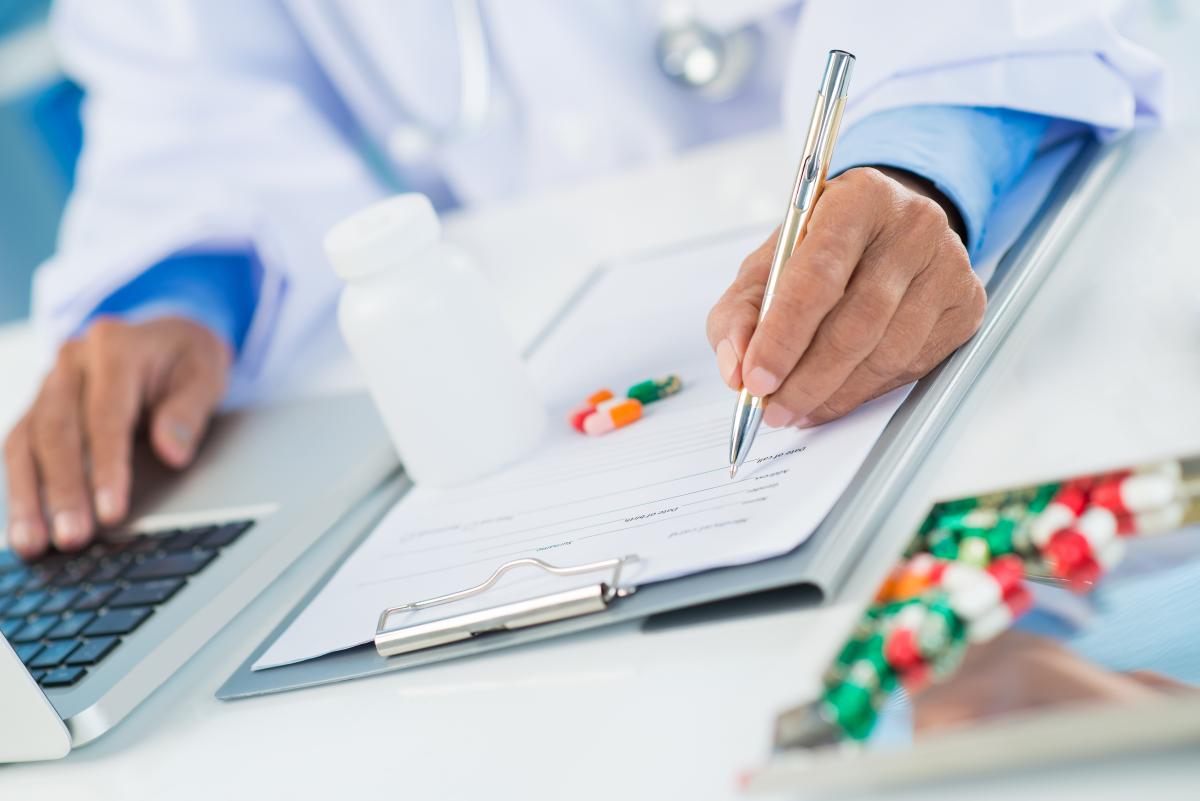 Medicaments close-up-of-human-hands-prescribing-medicaments-on-the-foreground